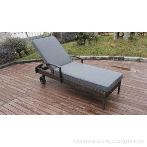 Adjustable Rattan Sun Lounger , Patio / Garden / Beach Loun